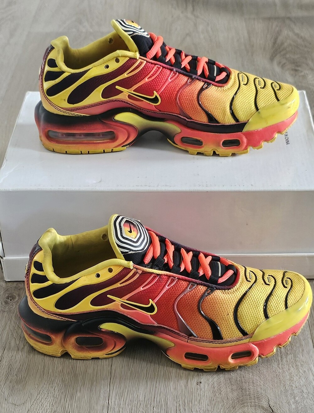 Nike Air Max Plus TN Sunset Kids Size 5Y Yellow Orange Red Black